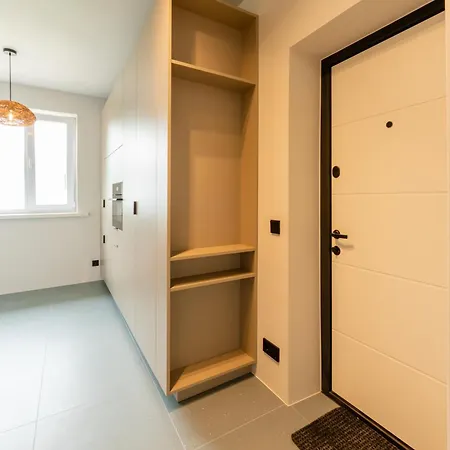 Awhile Apartament Parnawa